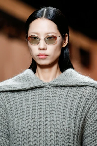 Look 64